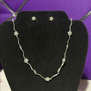 Avon Vintage Diamond Flowers Earrings & Necklace Set
